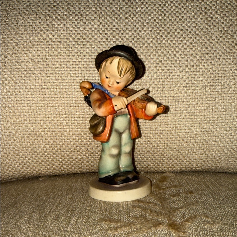 Charming Boy with Violin Figurine " Little Fiddler" Hummel / Goebel